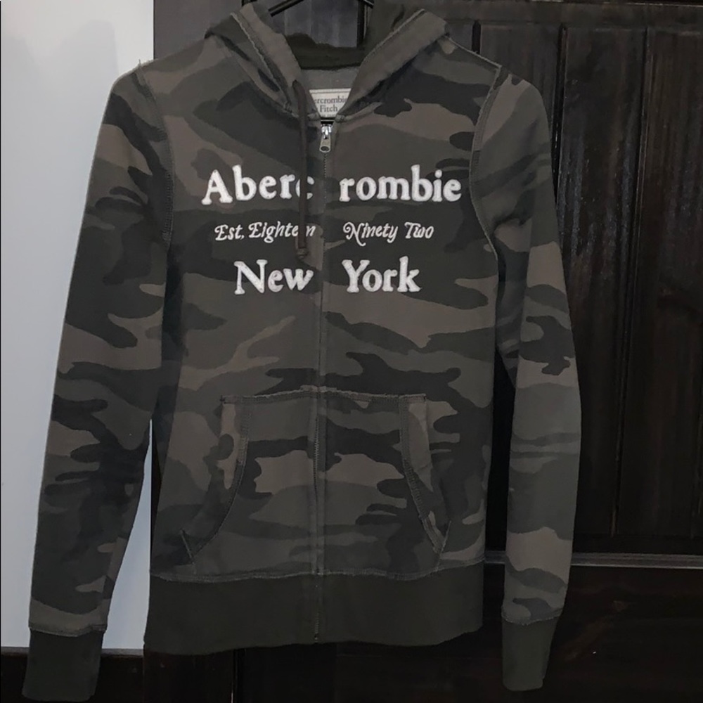 Super comfy camo zip up hoodie!